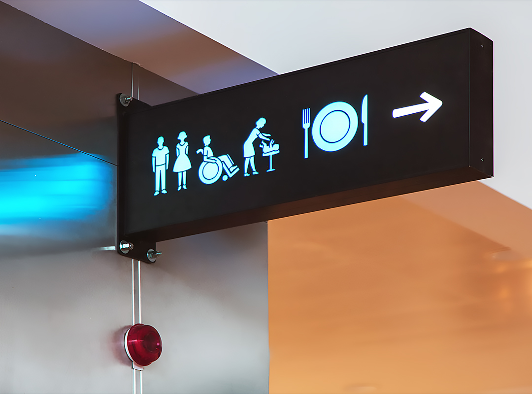 Светодиоды для подсветки двухстороннего светового короба устанавливают либо внутри корпуса на специальной перегородке, либо во фрезерованные отверстия, делая их видимыми. Для регулирования яркости необходимо также установить диммера, а для динамических эффектов понадобятся контроллеры.